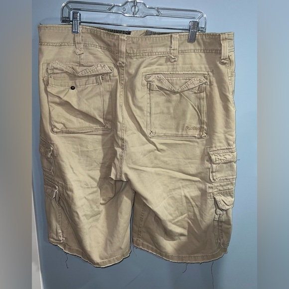 Men’s khaki shorts - Picture 4 of 6